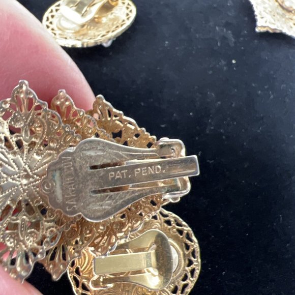 Vntg Clip On Earrings 4 Pair 1 Brooch Gold Silver Tone Dauplaise Sarah Coventry - Picture 15 of 16